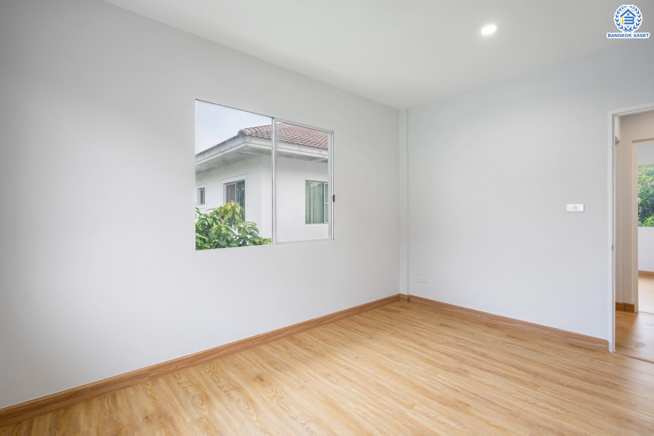 บ้านมือสองตกแต่งใหม่ แบรนด์ L&H ม.พฤกษ์ลดา ติวานนท์-ราชพฤกษ์ เนื้อที่ 52.6 ตร.ว. ฟังก์ชัน 3 ห้องนอน 2 ห้องน้ำ จอดรถได้ 2 คัน บนทำเลติดใหญ่ ถนน 345 ต่อเนื่อง ถ.ราชพฤกษ์ เชื่อมต่อหลายเส้นทาง ใกล้ทางด่วน "ศรีสมาน"